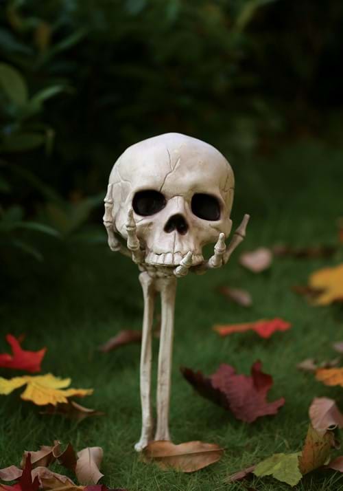 14.5-Inch Skull in Hand Stake Prop Decoration